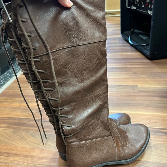 Boots - Picture 3 of 4